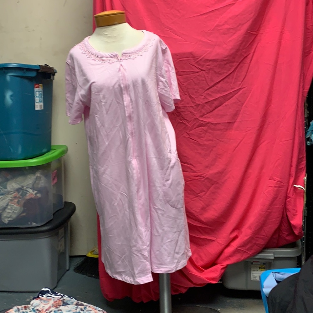 Aria Robe Size Large - Picture 1 of 1